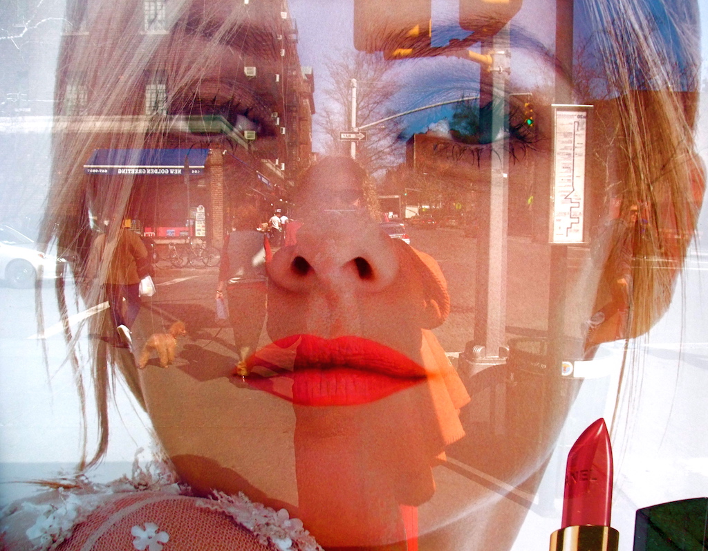 Lipstick Model                             